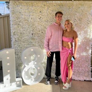 White Flower Wall (Delivery Item)